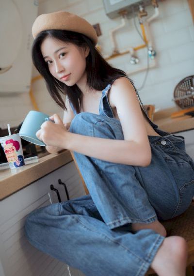 欧美g奶模特换装视频4分钟_BD韩语在线观看